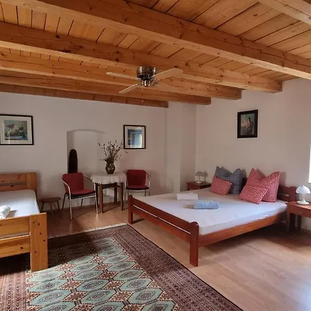 Stonehouse On The Hill * Murter