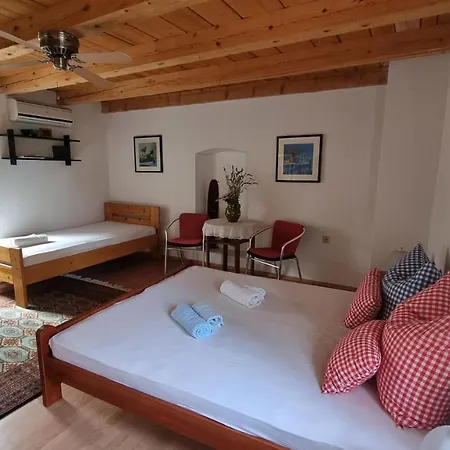 Stonehouse On The Hill