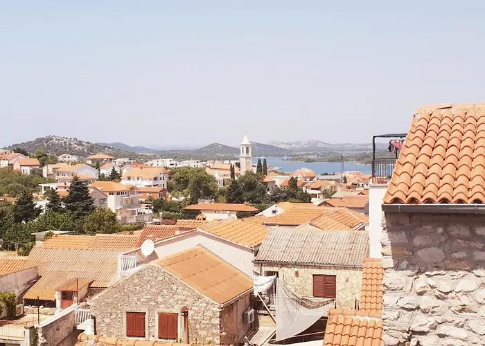 Stonehouse On The Hill * Murter