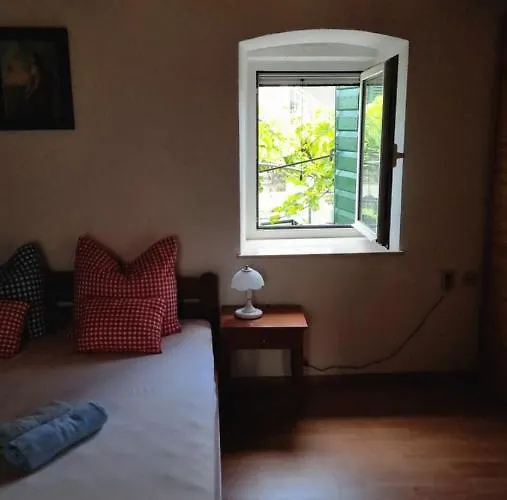 Stonehouse On The Hill * Murter