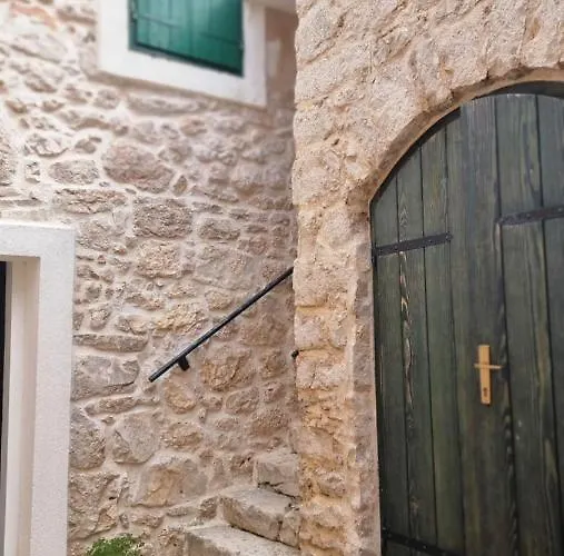 Stonehouse On The Hill