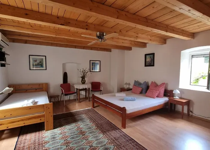 Stonehouse On The Hill * Муртер